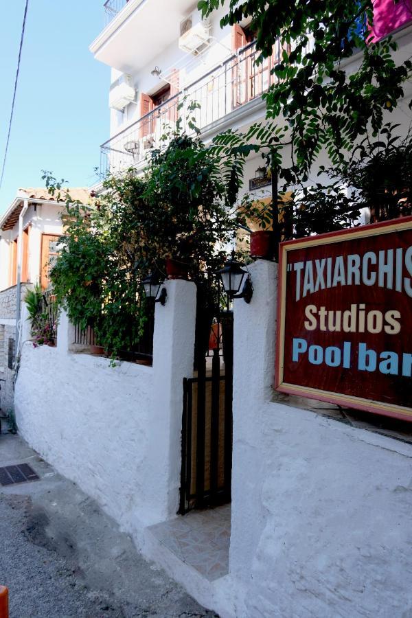 Taxiarchis Apartments Città di Skiathos Esterno foto