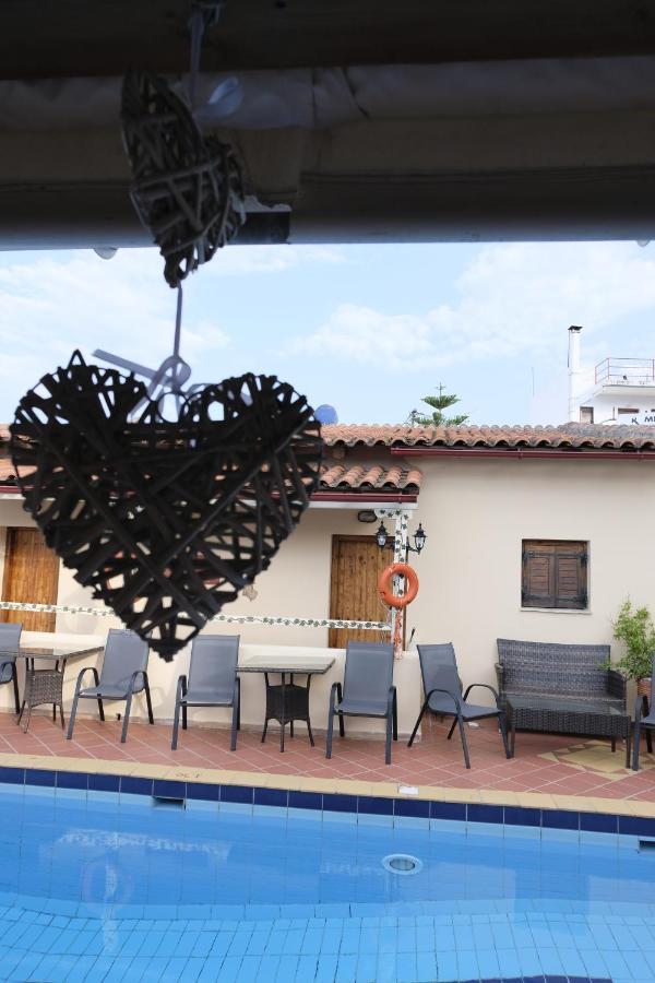 Taxiarchis Apartments Città di Skiathos Esterno foto