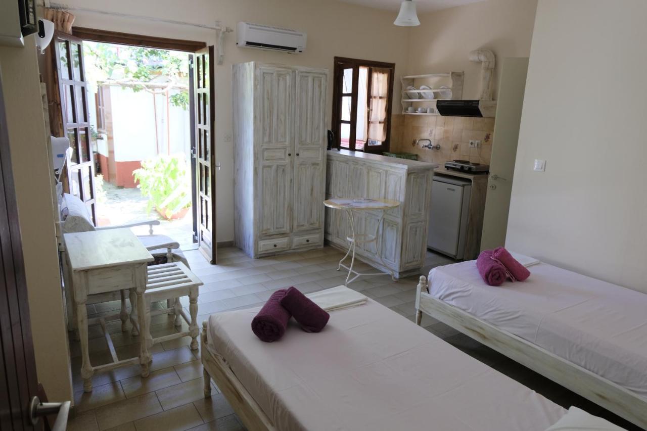 Taxiarchis Apartments Città di Skiathos Esterno foto